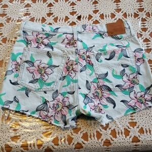 Levis 501 womens cutoff distress embroidery high rise shorts size 31